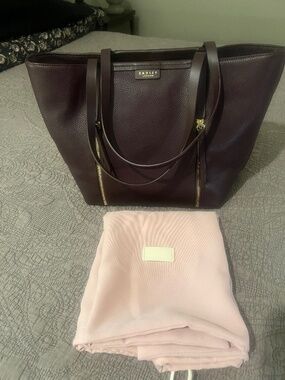 Radley London Large Plum Purple Leather Bag w/Dustcover and Dog Tag w/ Gold Trim